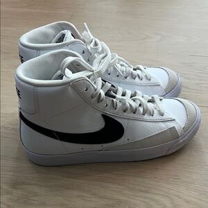 Nike Blazer Mid ‘77 White and Black Leather Sneakers kids 6.5